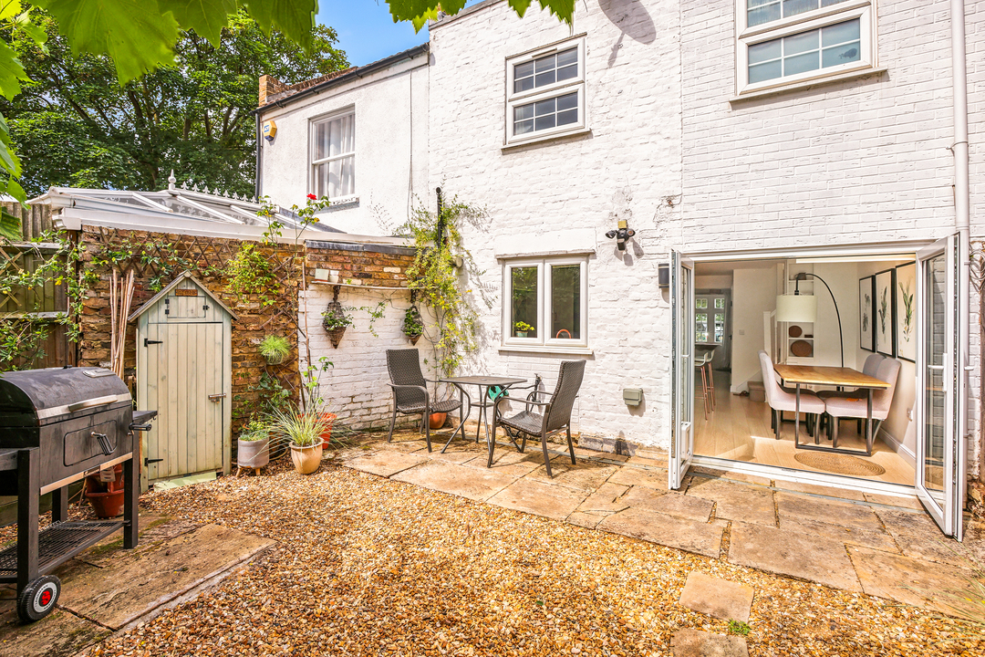 2 bed terraced house for sale in St. Marys Square, Ealing  - Property Image 10