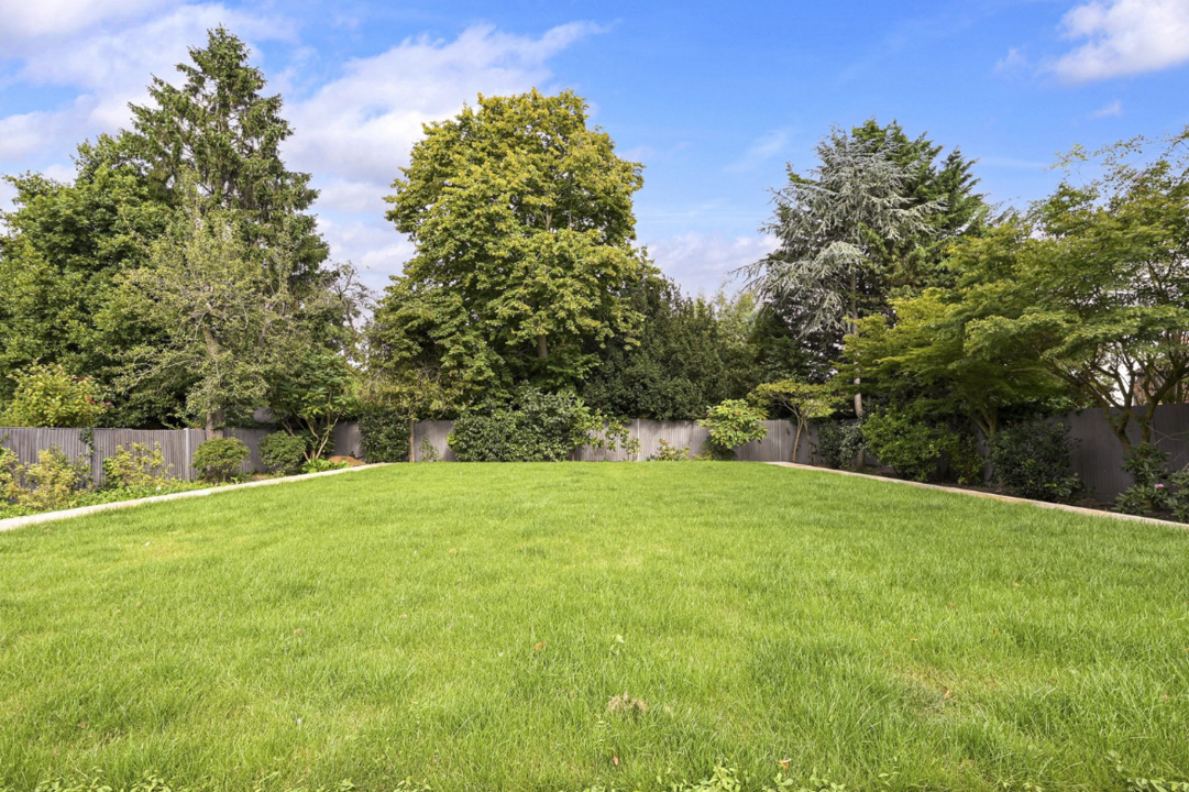 2 bed apartment for sale in Gunnersbury Avenue, Ealing 9