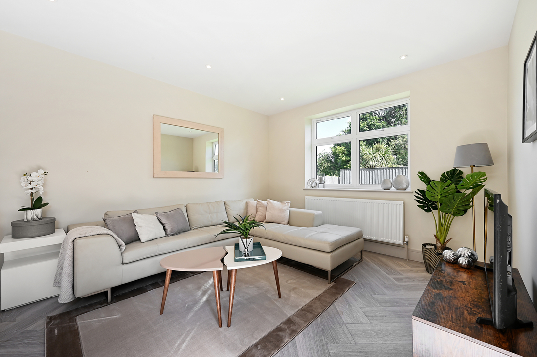 1 bed apartment for sale in 6 Gunnersbury Avenue, London  - Property Image 4