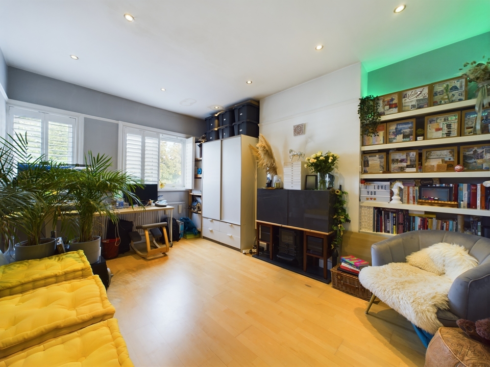 2 bed apartment for sale in Ealing Park Mansions, Ealing  - Property Image 3