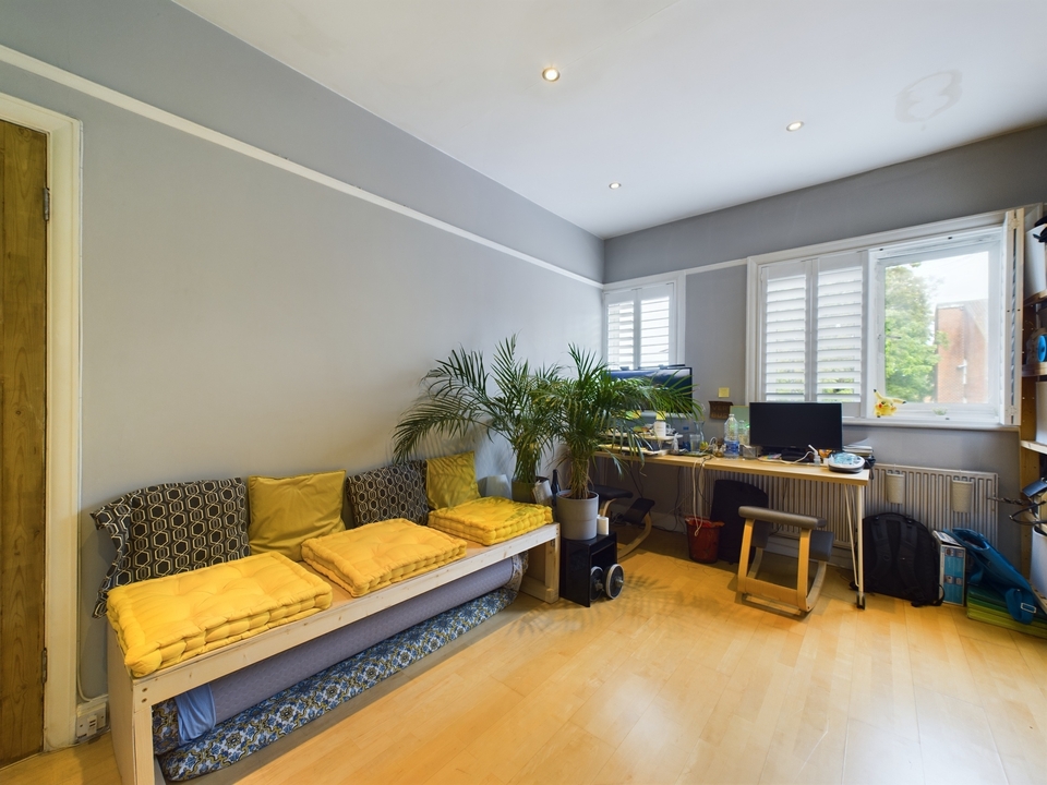 2 bed apartment for sale in Ealing Park Mansions, Ealing  - Property Image 13