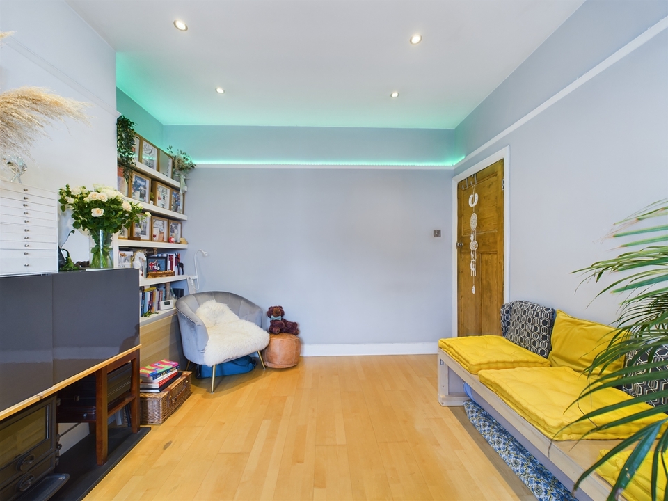 2 bed apartment for sale in Ealing Park Mansions, Ealing  - Property Image 15