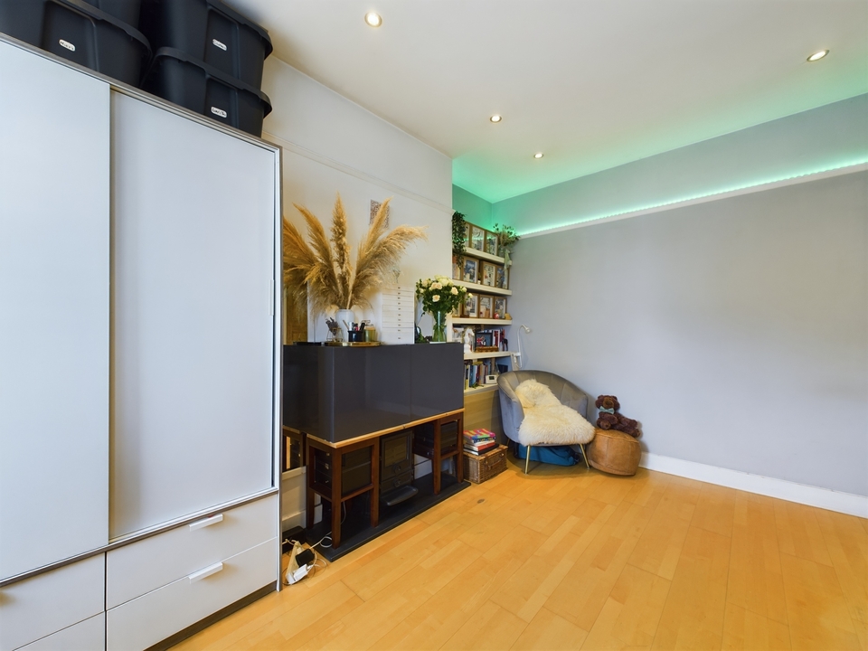 2 bed apartment for sale in Ealing Park Mansions, Ealing  - Property Image 16