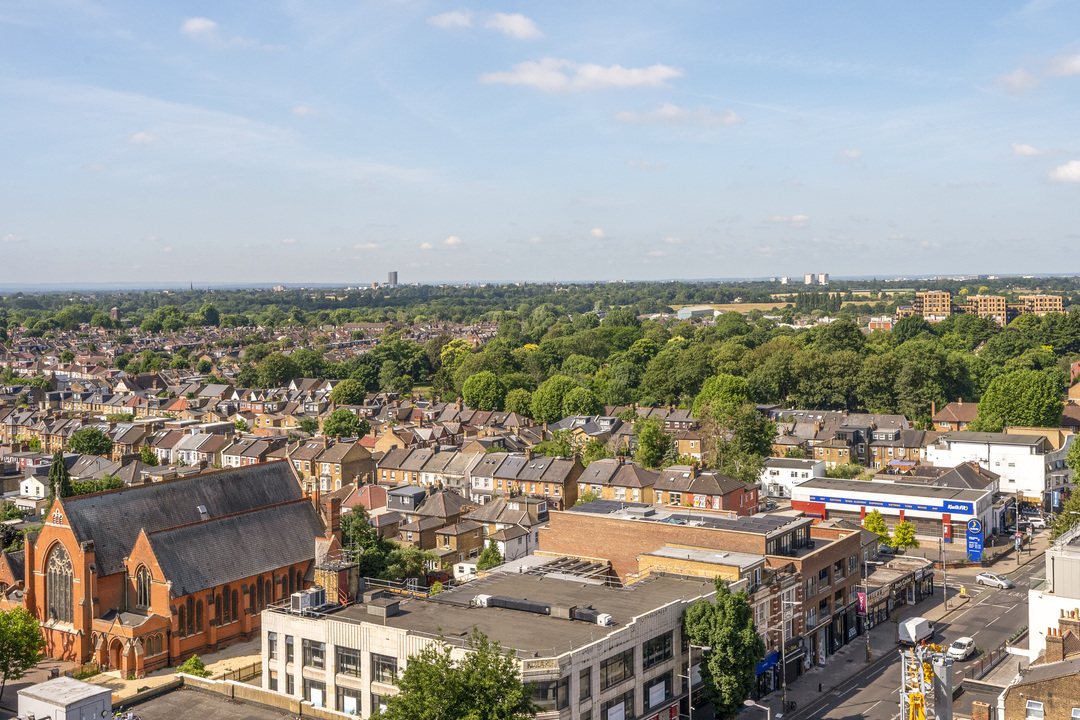 1 bed apartment for sale in Brownlow Road, London  - Property Image 5