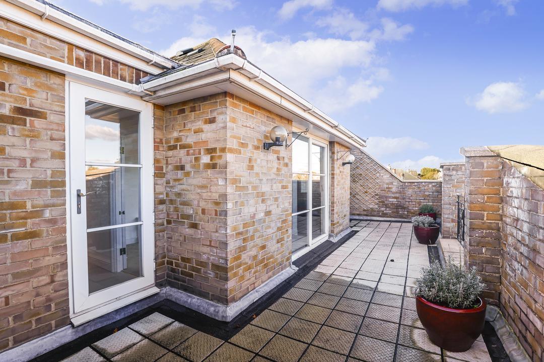 2 bed apartment for sale in Road, Ealing 7