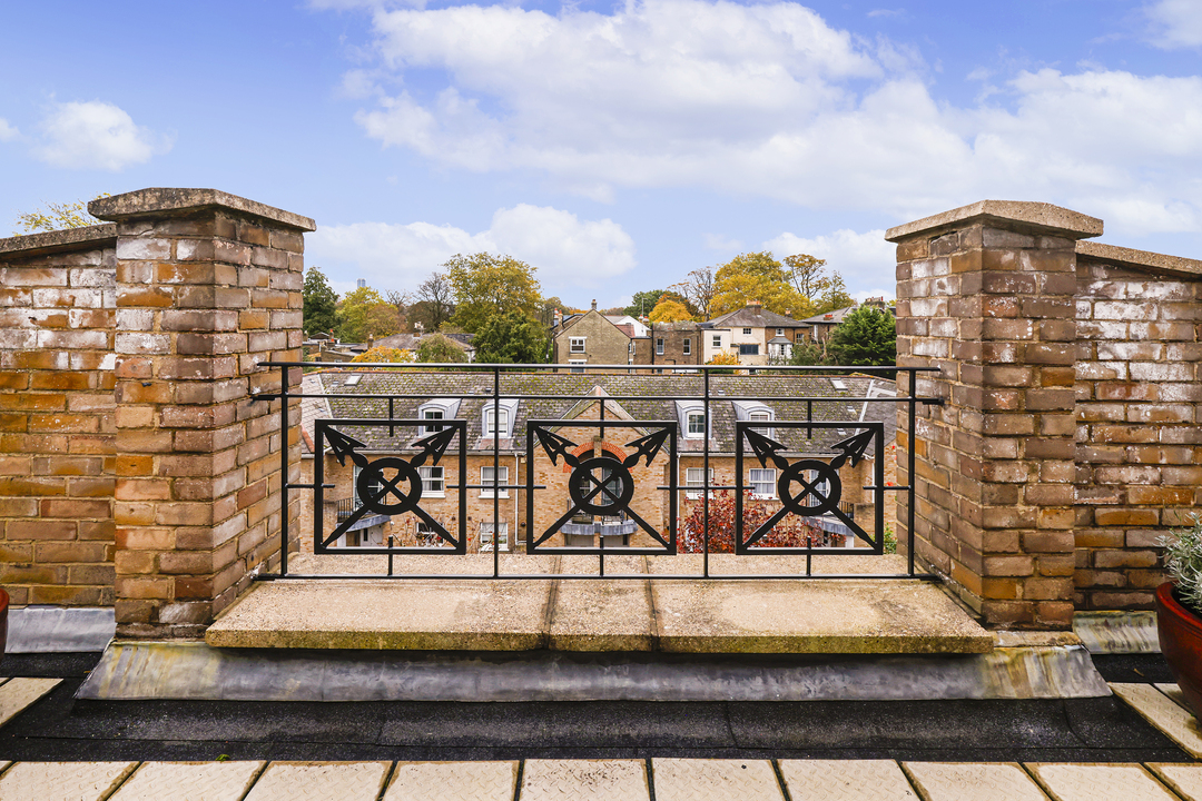 2 bed apartment for sale in Road, Ealing 9