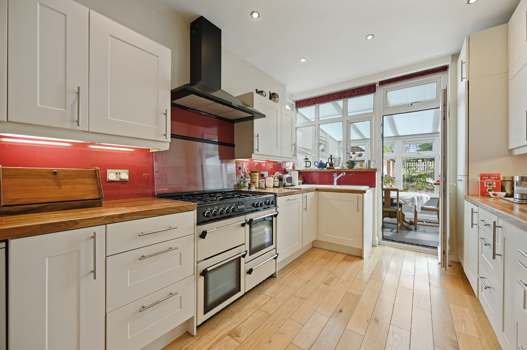 5 bed semi-detached house to rent in Ealing, London  - Property Image 3