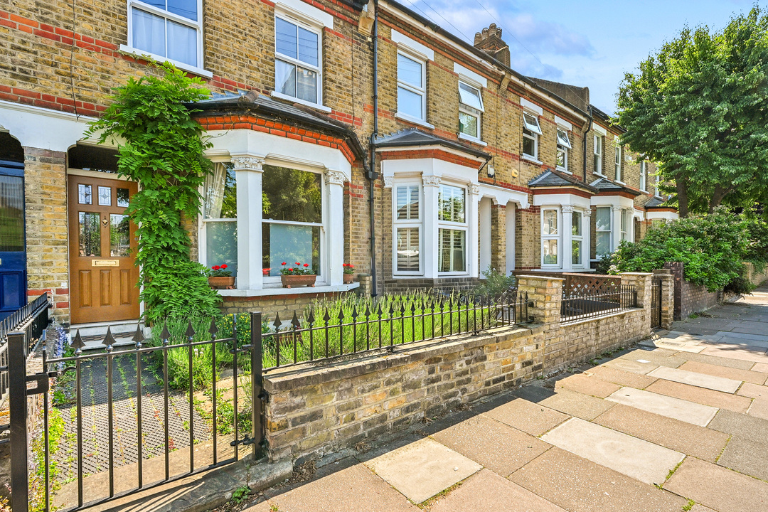 2 bed house to rent in Broomfield Road, London, W13