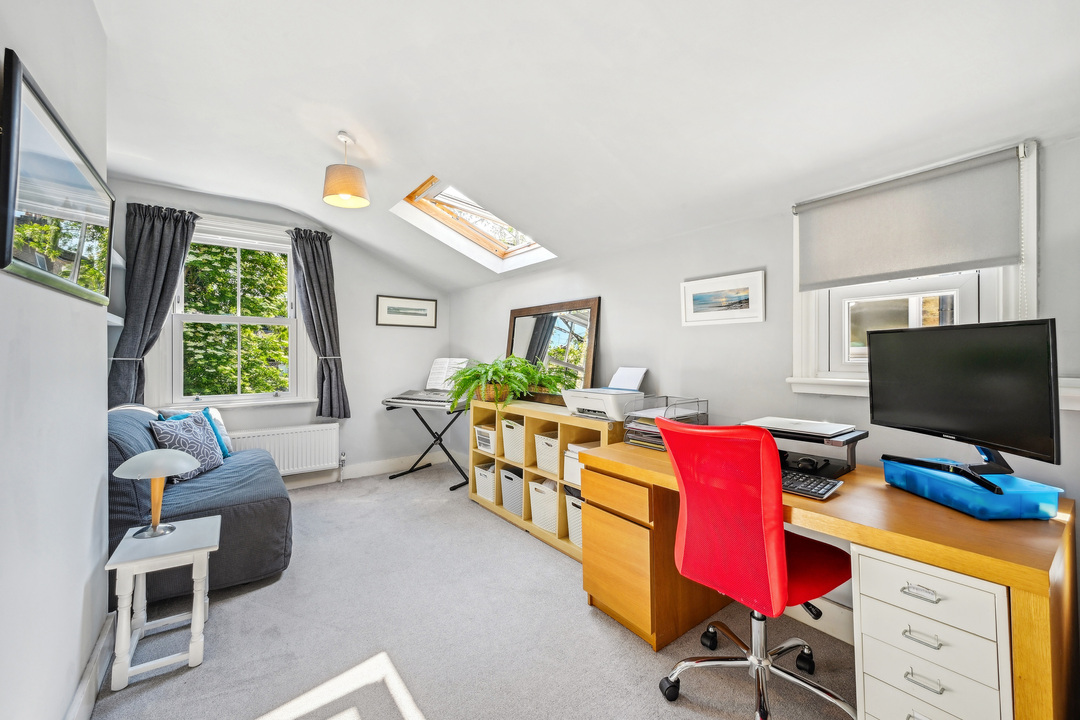 2 bed house to rent in Broomfield Road, Ealing, London, W13 19