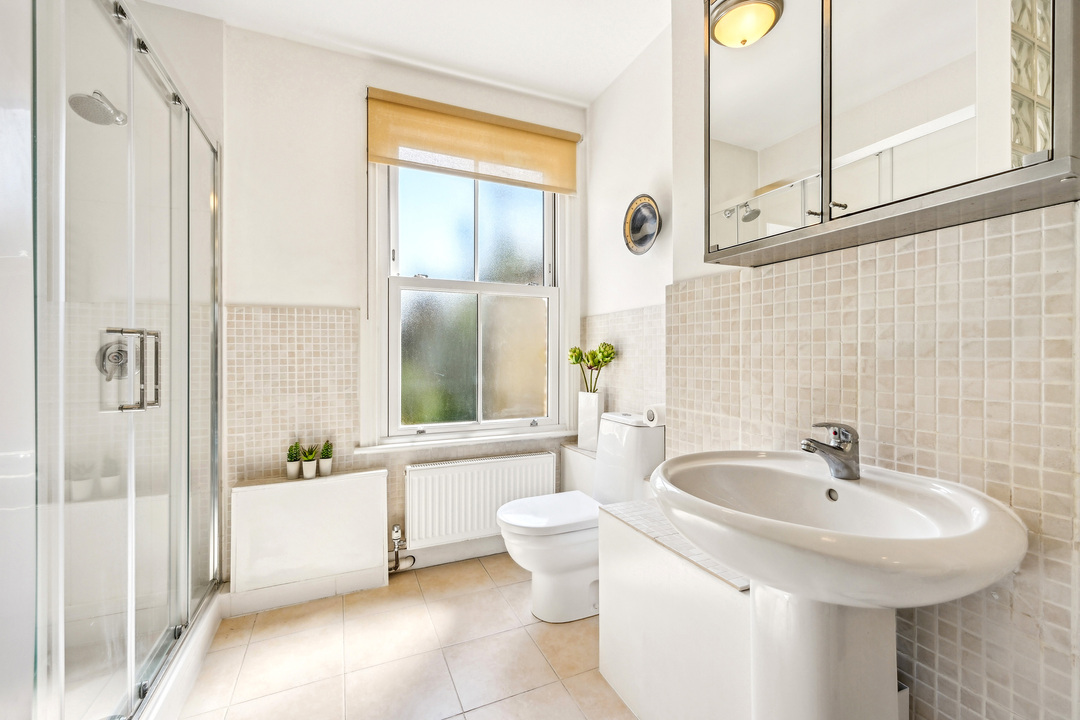 2 bed house to rent in Broomfield Road, Ealing, London, W13 18