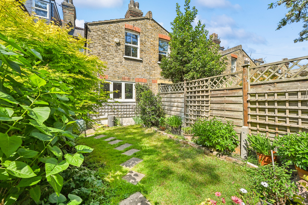 2 bed house to rent in Broomfield Road, Ealing, London, W13 10