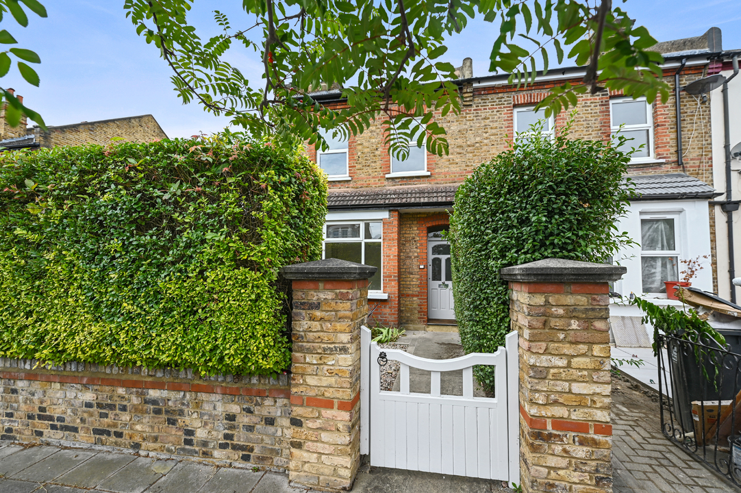 3 bed semi-detached house for sale in Coldershaw Road, Ealing  - Property Image 9