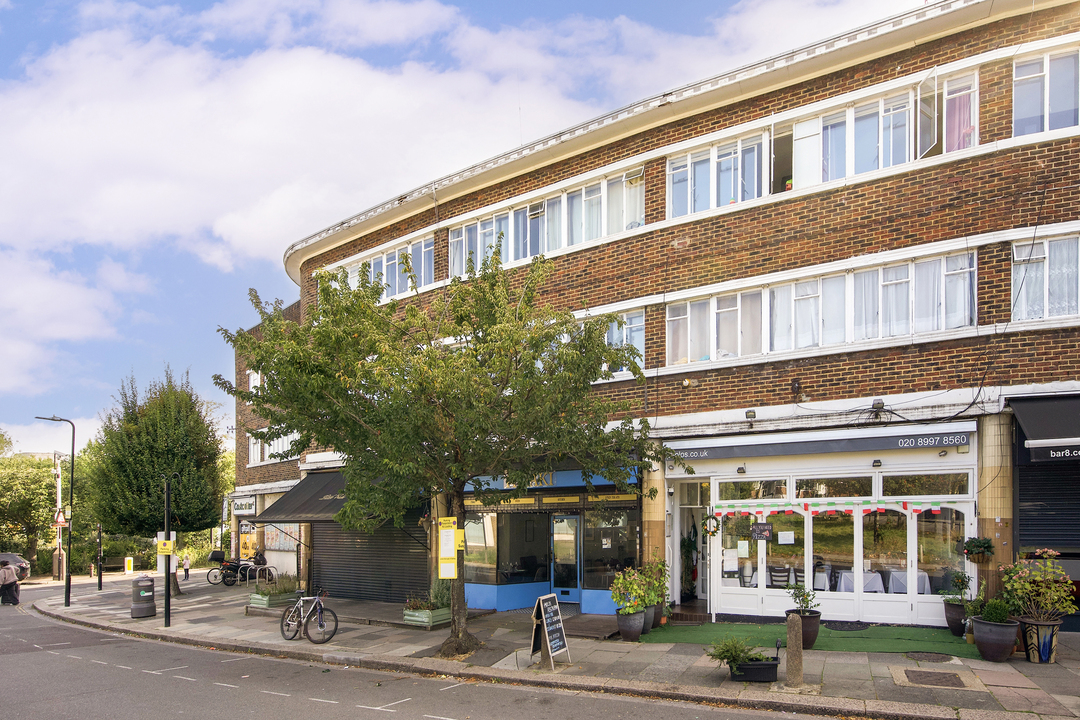 2 bed apartment for sale in Hanger Green, Ealing  - Property Image 9