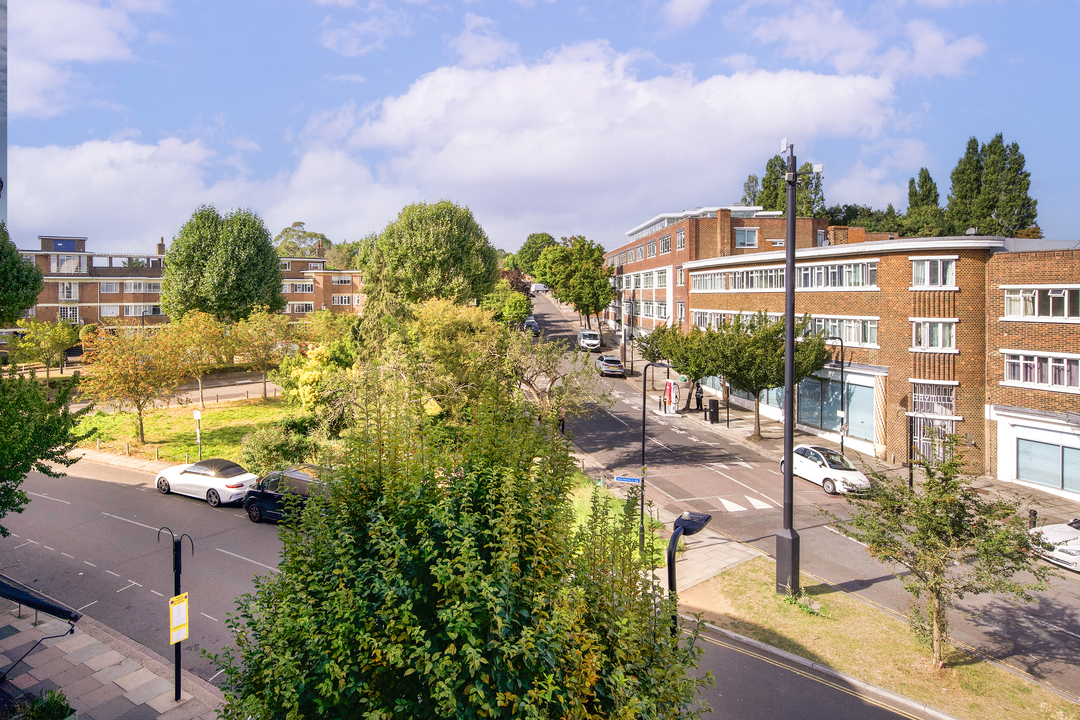 2 bed apartment for sale in Hanger Green, Ealing  - Property Image 1