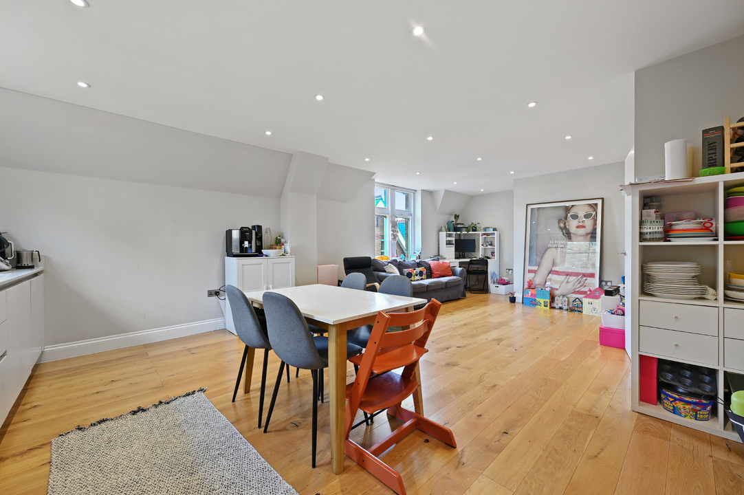 3 bed apartment to rent in North Common Road, Ealing  - Property Image 2