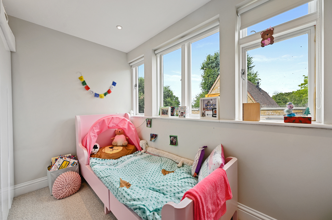 3 bed apartment to rent in North Common Road, Ealing, London, W5 5