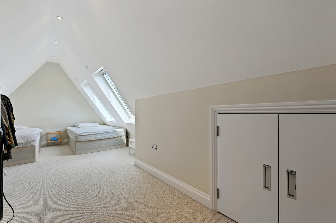 3 bed apartment to rent in North Common Road, Ealing  - Property Image 10