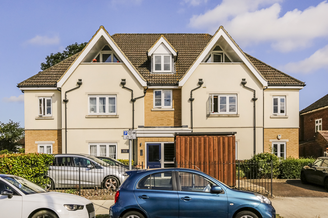 2 bed apartment for sale in Sunningdale Avenue, Ruislip  - Property Image 3