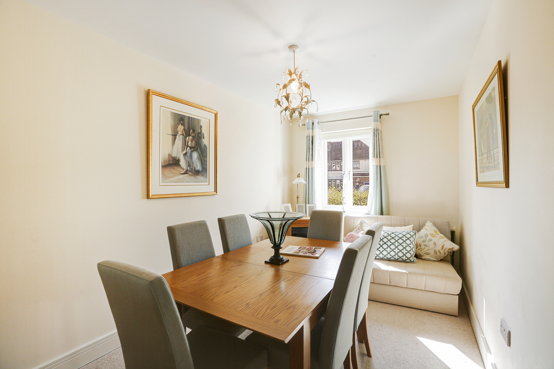 2 bed apartment for sale in Sunningdale Avenue, Ruislip  - Property Image 1