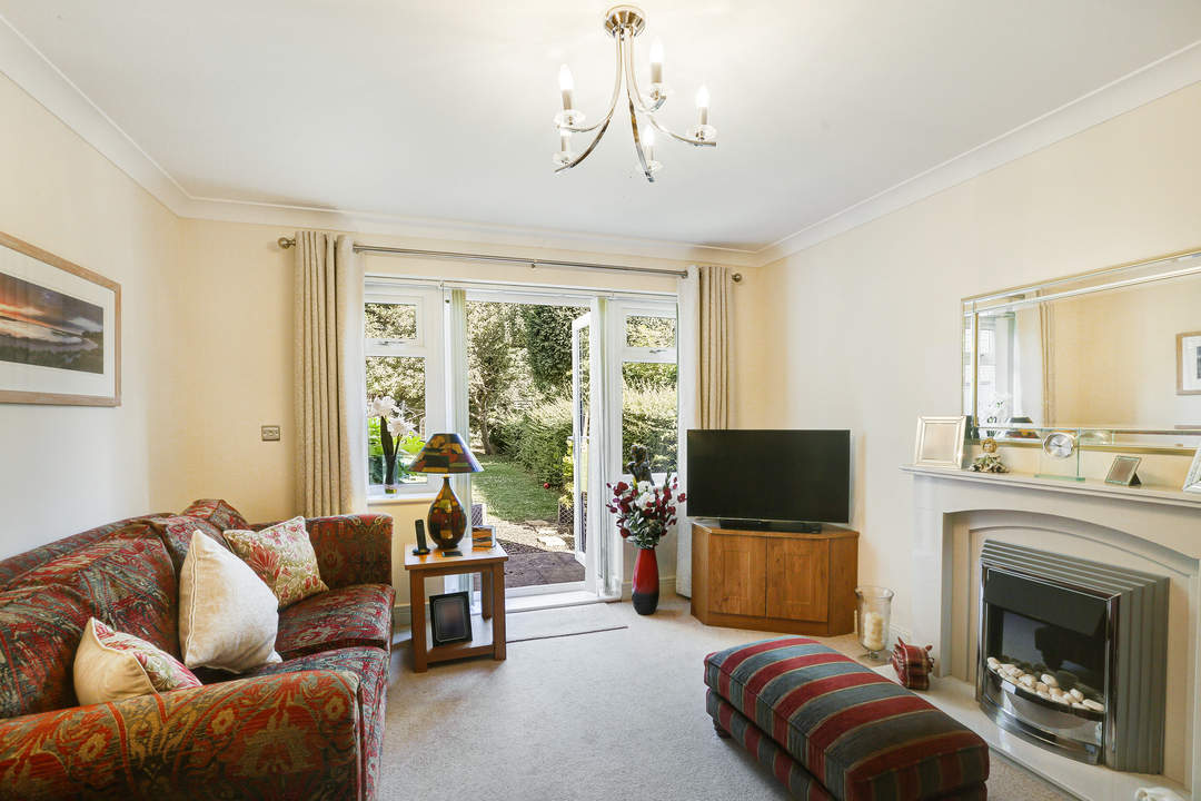 2 bed apartment for sale in Sunningdale Avenue, Ruislip - Property Image 1