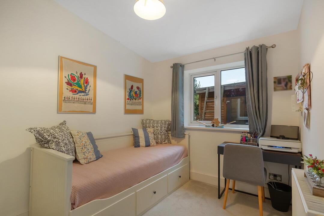2 bed apartment for sale in Raymond Avenue, Ealing 14