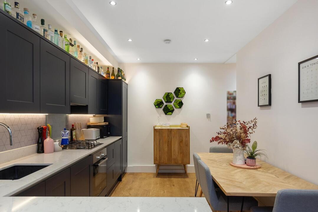 2 bed apartment for sale in Raymond Avenue, Ealing 2