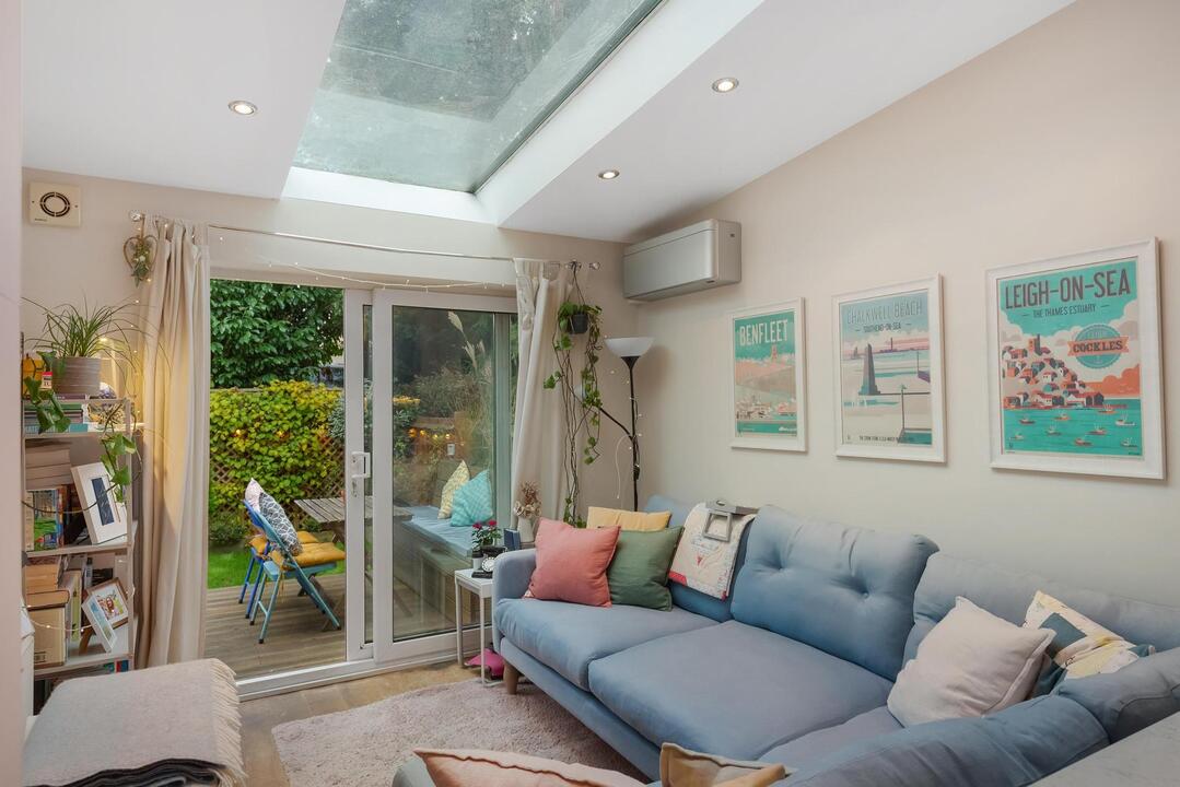 2 bed apartment for sale in Raymond Avenue, Ealing 7