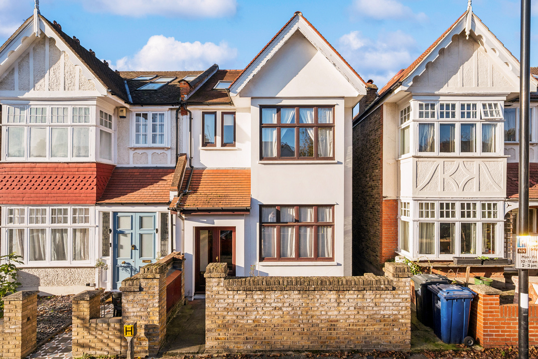 4 bed house for sale in Highview Road, Ealing, London, W13  - Property Image 1