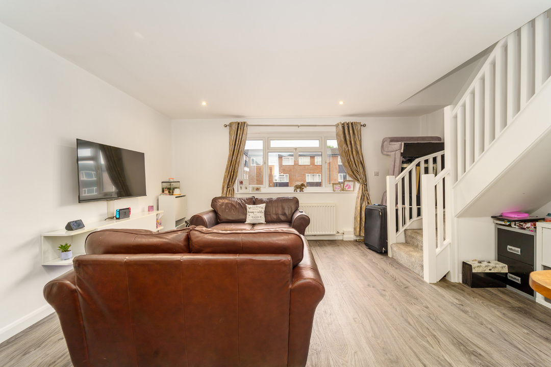 2 bed apartment for sale in St. Peters Court, Gerrards Cross  - Property Image 8