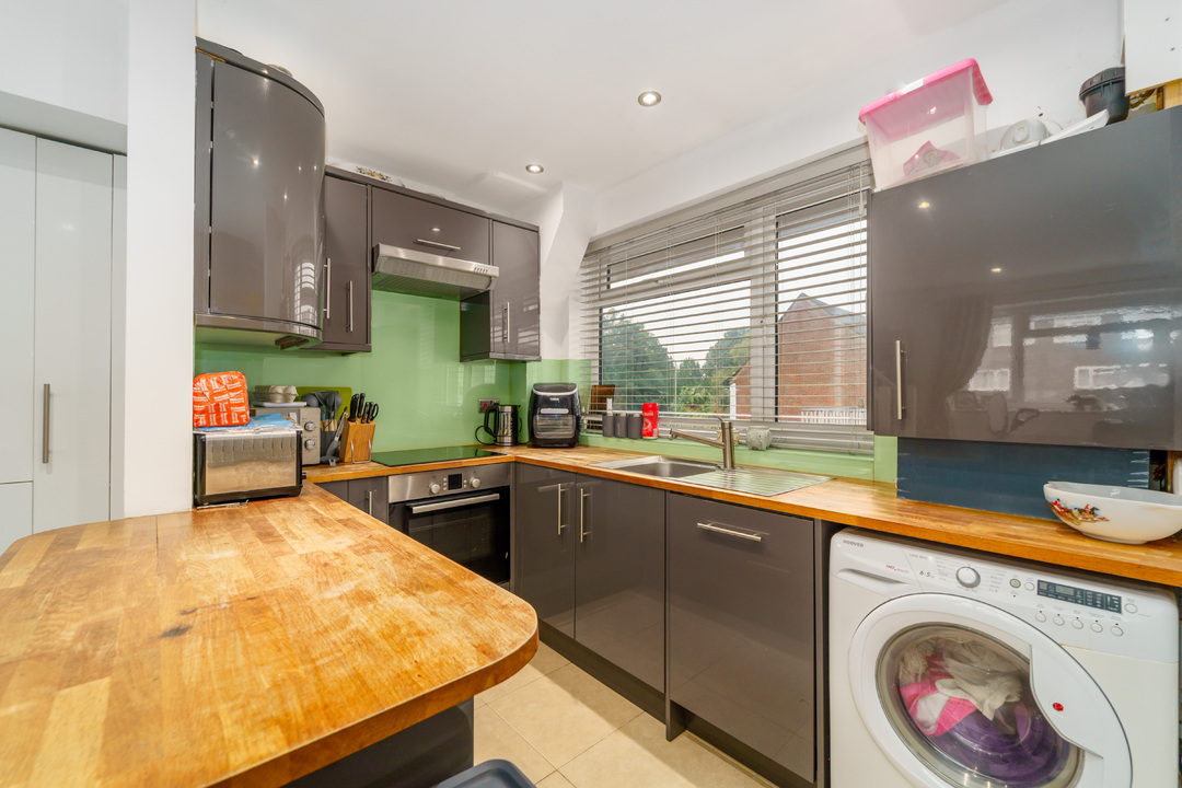 2 bed apartment for sale in St. Peters Court, Gerrards Cross  - Property Image 1