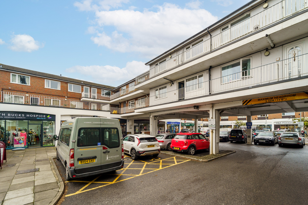 2 bed apartment for sale in St. Peters Court, Gerrards Cross  - Property Image 14