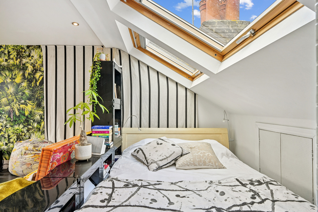 2 bed apartment for sale in Hessel Road, London  - Property Image 16