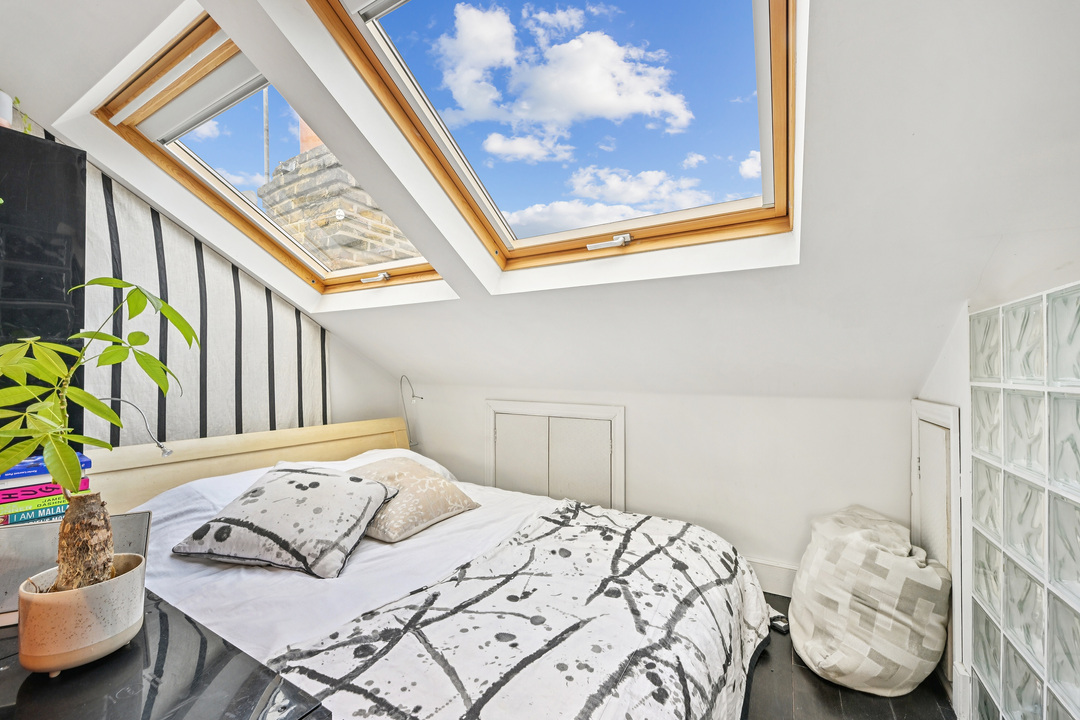 2 bed apartment for sale in Hessel Road, Ealing, London, W13 11