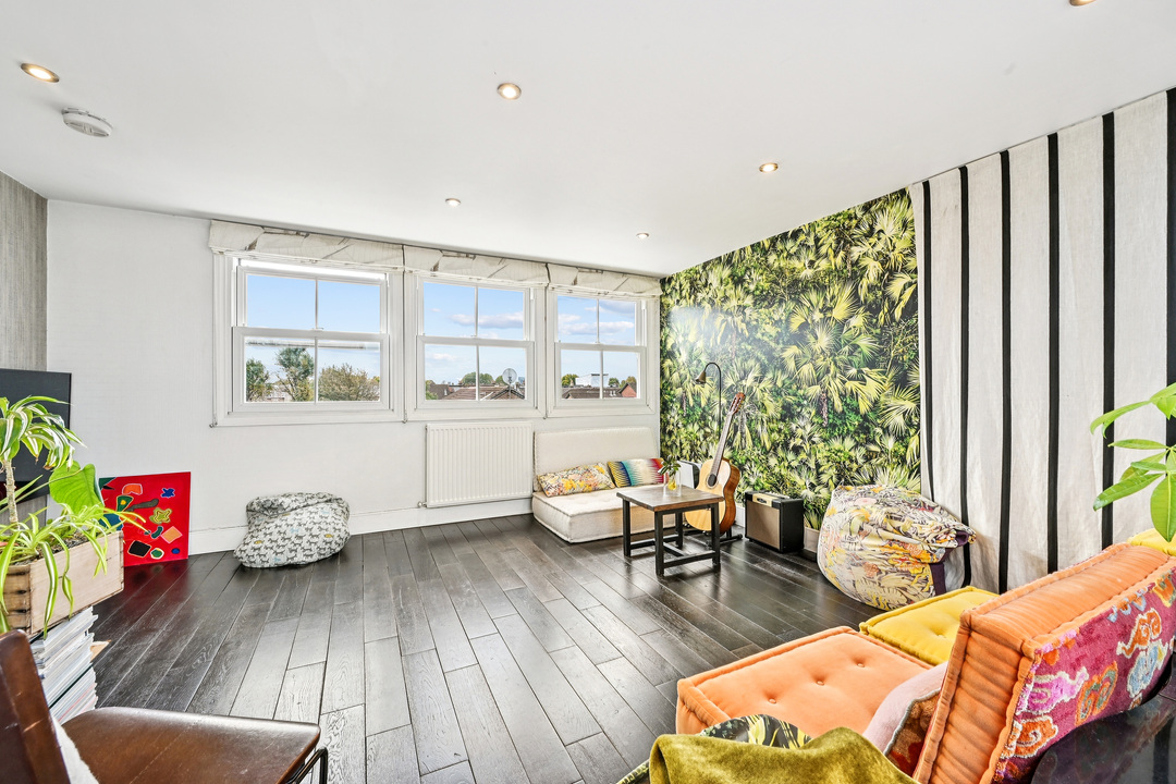 2 bed apartment for sale in Hessel Road, London  - Property Image 15