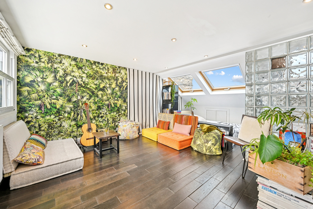 2 bed apartment for sale in Hessel Road, Ealing, London, W13 9