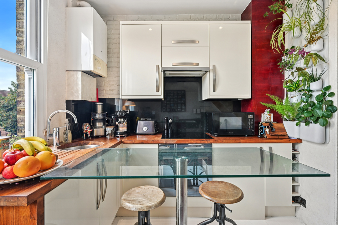 2 bed apartment for sale in Hessel Road, Ealing, London, W13 7