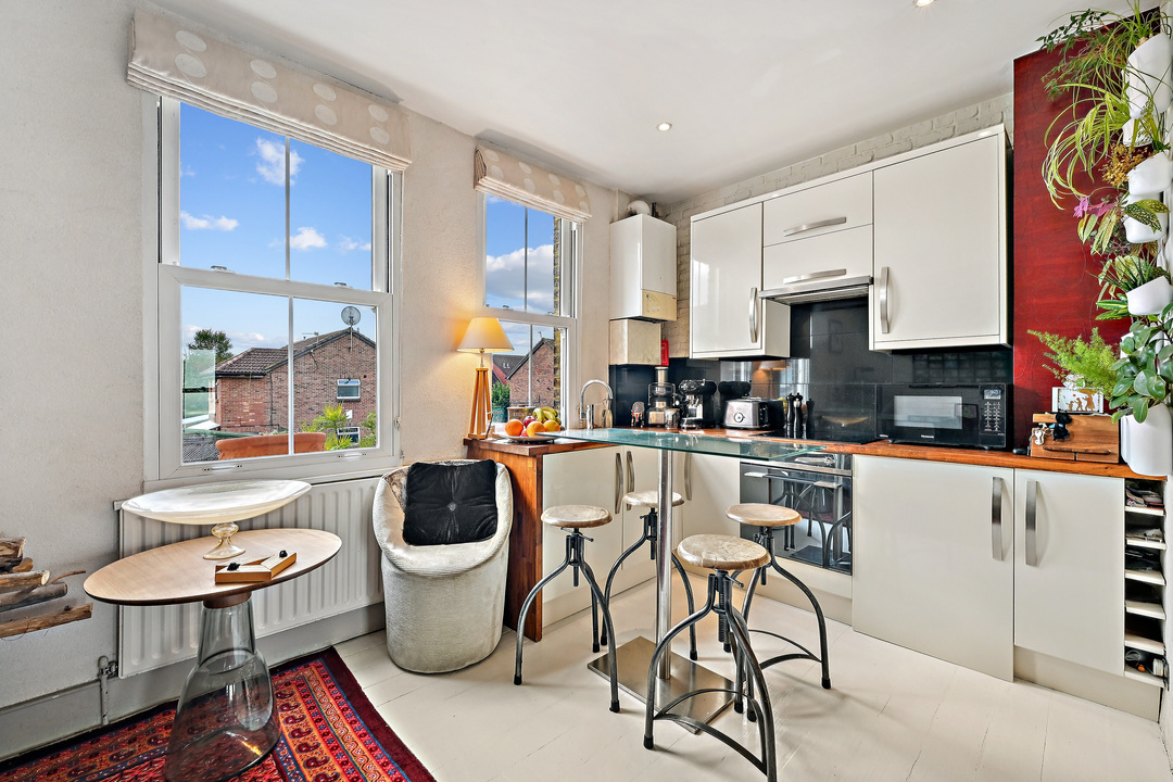 2 bed apartment for sale in Hessel Road, London  - Property Image 7