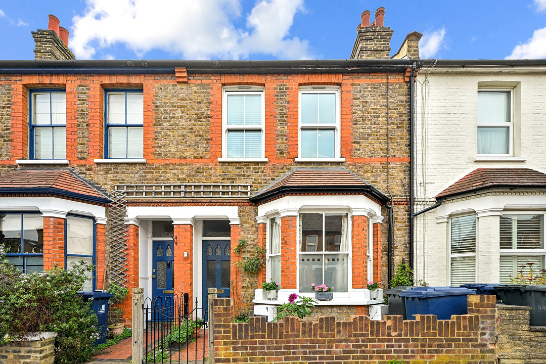 2 bed apartment for sale in Hessel Road, London, W13