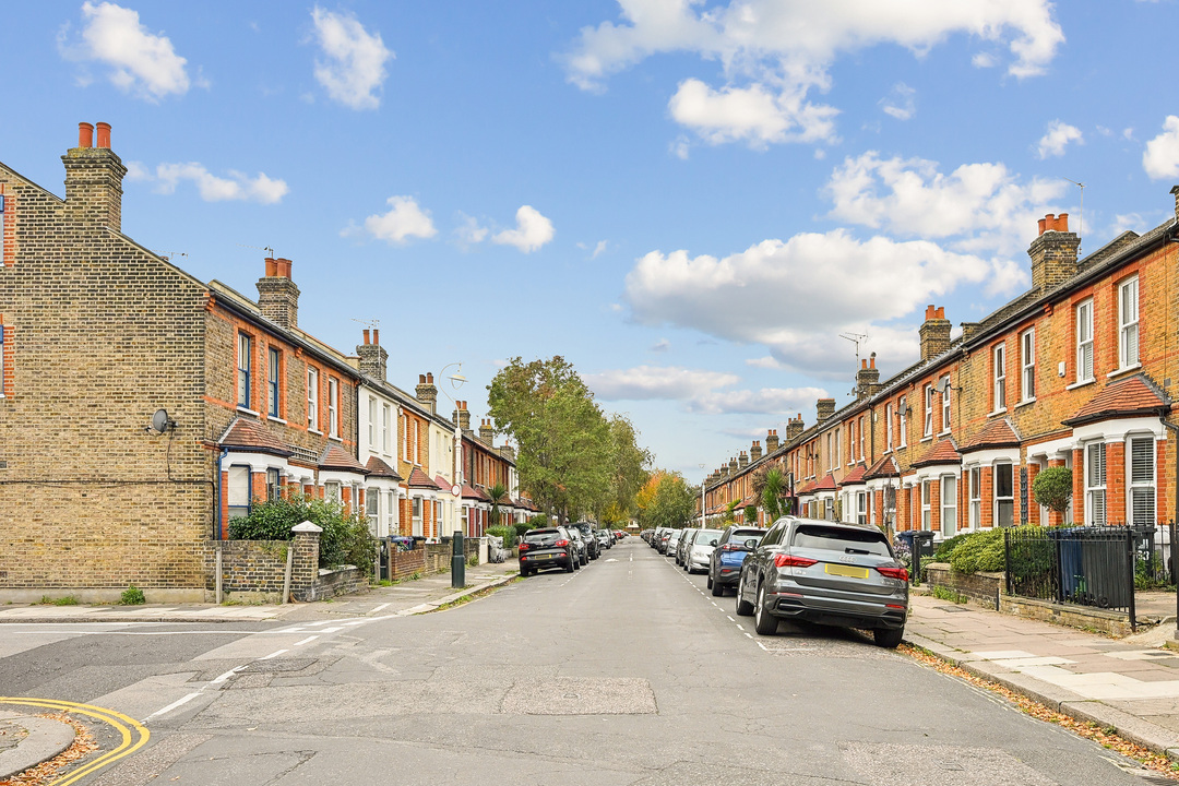 2 bed apartment for sale in Hessel Road, Ealing, London, W13 19