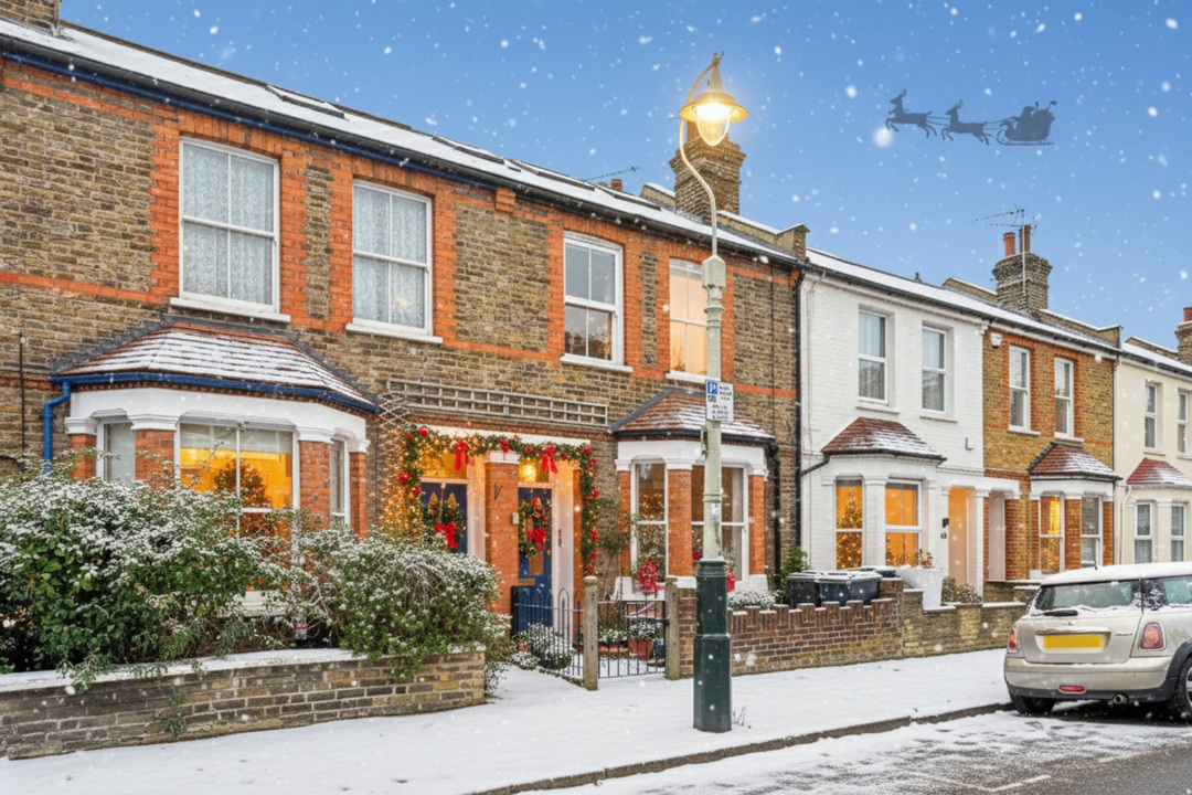 2 bed apartment for sale in Hessel Road, Ealing, London, W13