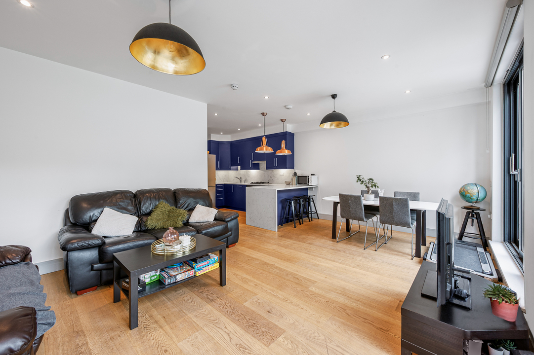 3 bed apartment to rent in Castlebar Road, Ealing  - Property Image 2