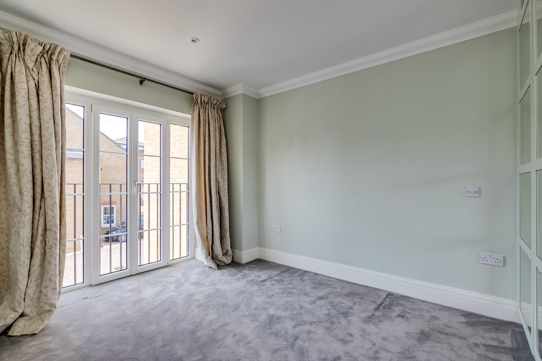 3 bed terraced house to rent in Sayers Court, London  - Property Image 12