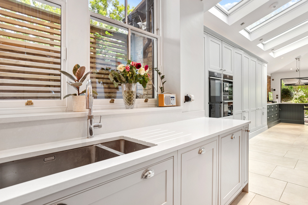5 bed semi-detached house for sale in Sutherland Avenue, Ealing  - Property Image 12