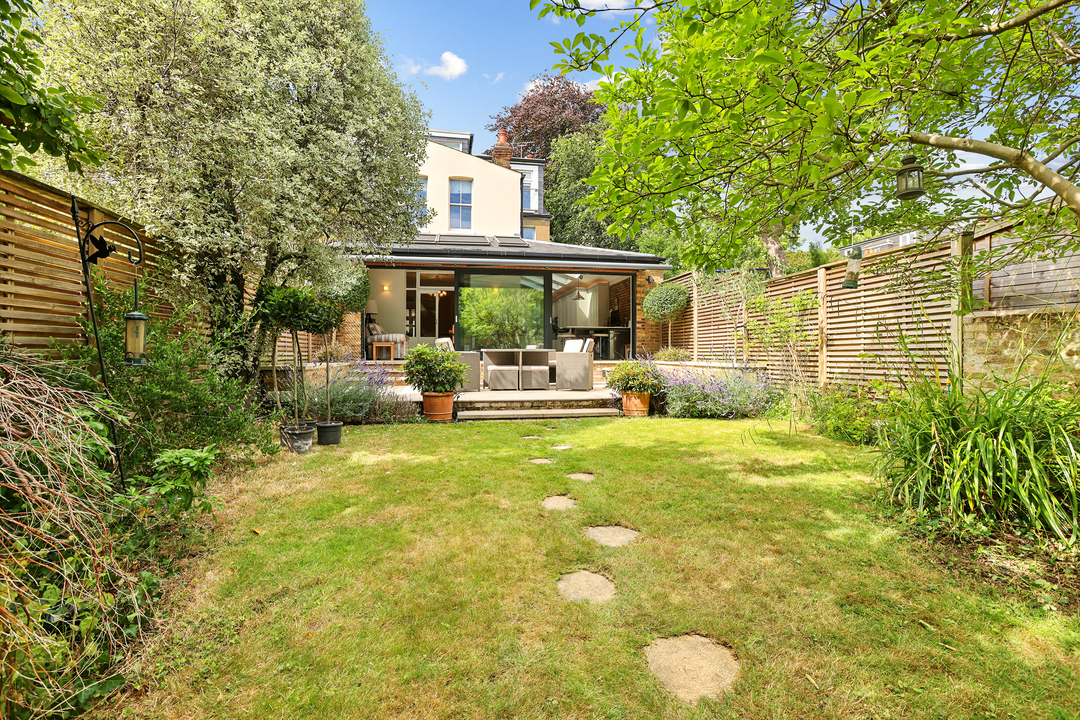 5 bed semi-detached house for sale in Sutherland Avenue, Ealing  - Property Image 7