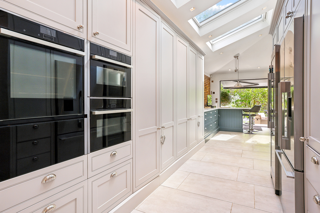 5 bed semi-detached house for sale in Sutherland Avenue, Ealing  - Property Image 13