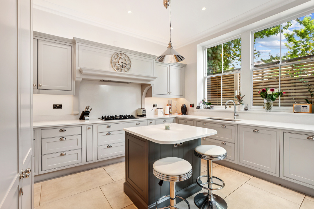 5 bed semi-detached house for sale in Sutherland Avenue, Ealing  - Property Image 4