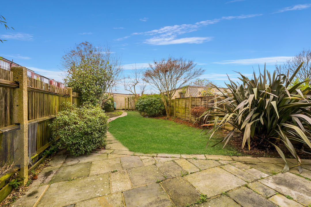 3 bed terraced house for sale in Mervyn Road, Ealing  - Property Image 2