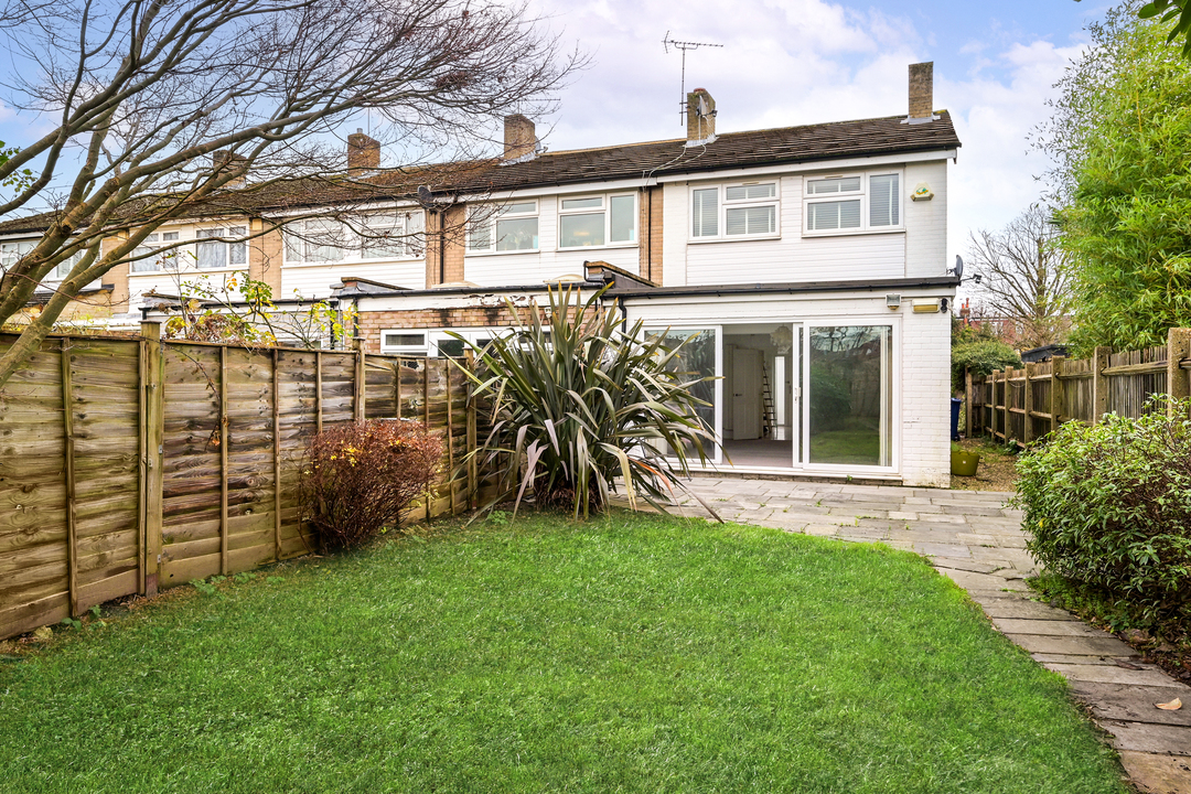 3 bed terraced house for sale in Mervyn Road, Ealing  - Property Image 4