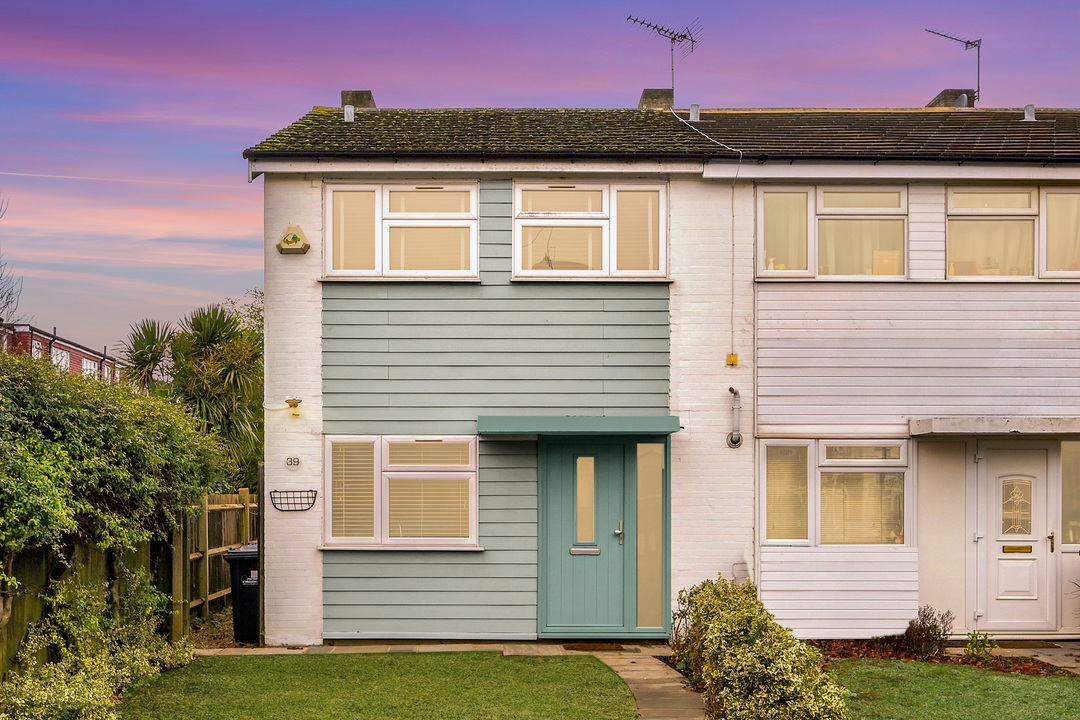 3 bed terraced house for sale in Mervyn Road, Ealing  - Property Image 3