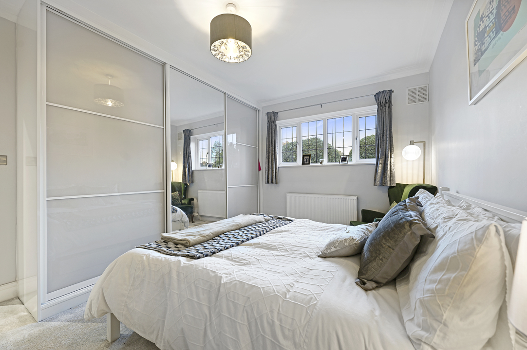 2 bed apartment for sale in Baronsmede Court, Baronsmede, Ealing, London, W5 7